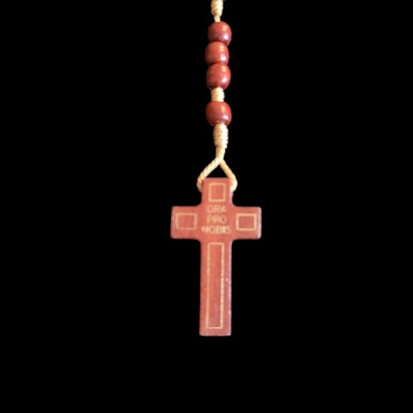 Vintage Cherry Wood Beaded Rosary Virgin Mary Crucifix - Picture 4 of 4